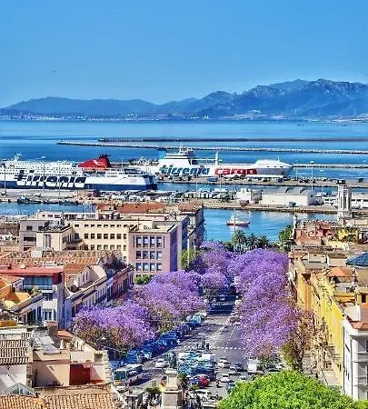 马尔吉内罗素酒店 公寓 *