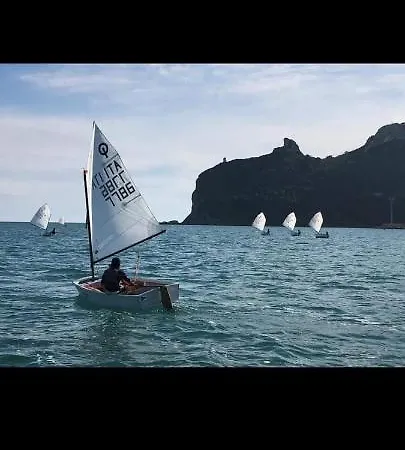 马尔吉内罗素酒店 公寓 *