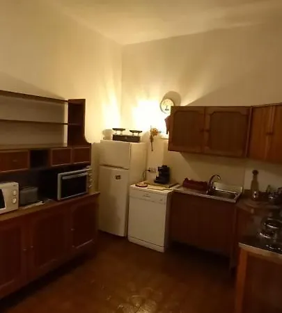 公寓 马尔吉内罗素酒店 *