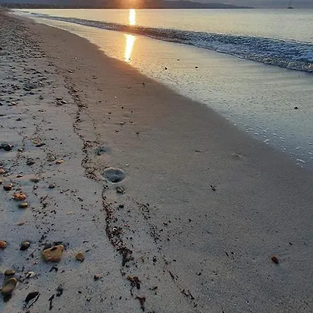 马尔吉内罗素酒店 *