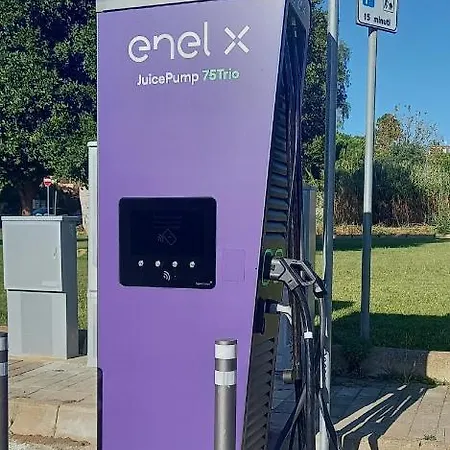 马尔吉内罗素酒店 *